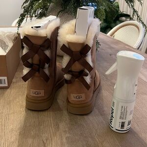 UGG Bailey bow size 8